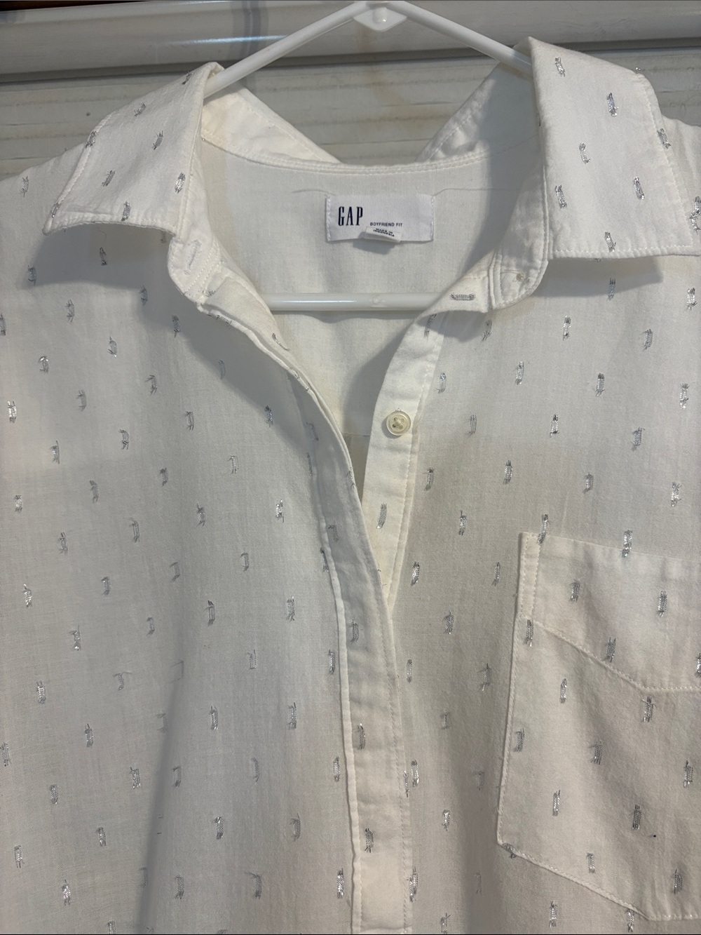 GAP women’s White, silver accented, Long-Sleeve Casual Button-Down Shirt.